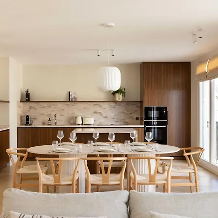 Spacious & Modern - Eiffel Tower *